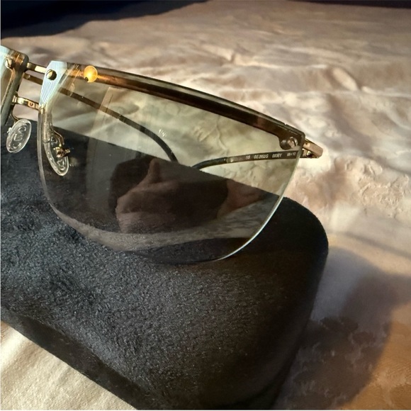 Authentic Gucci Sunglasses Gold Frame blue lenses - Picture 3 of 5